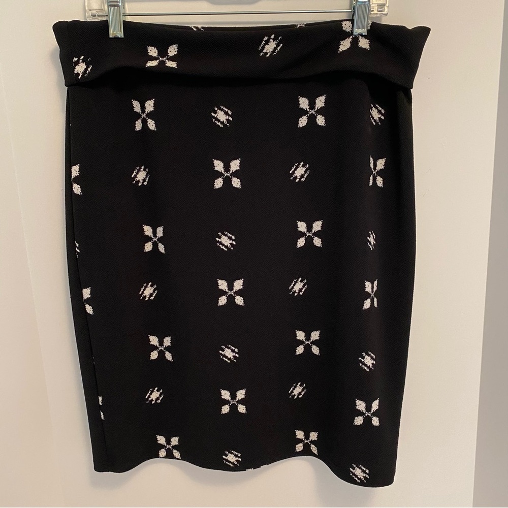 LuLaRoe Black With White Print Cassie Pencil Skirt Size XL